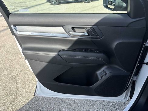 Used 2026 GMC Terrain Elevation w/ Elevation Premium Package FWD image 24