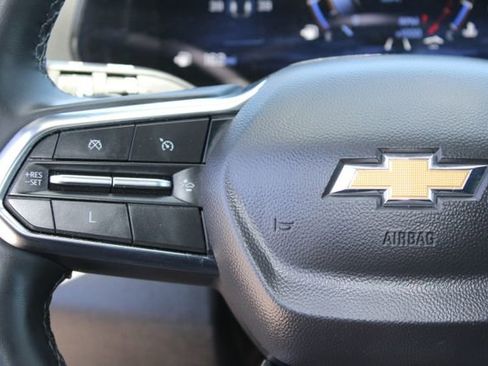 Used 2025 Chevrolet Equinox LT w/ Safety and Technology Package FWD image 17