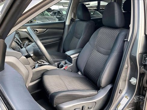 Used 2018 Nissan Rogue SV image 7