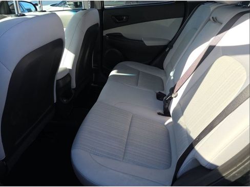 Used 2023 Hyundai Kona SEL image 12