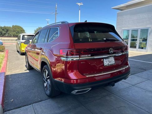 Used 2025 Volkswagen Atlas SEL AWD/4WD image 4