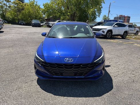 Used 2023 Hyundai Elantra SEL w/ Convenience Package FWD image 2