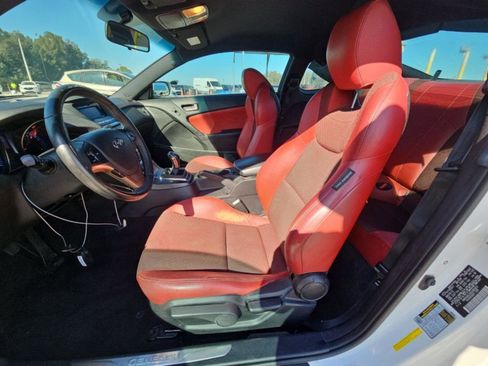 Used 2013 Hyundai Genesis 3.8 image 8