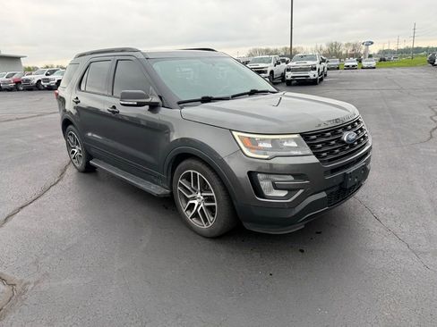 Used 2017 Ford Explorer Sport w/ Equipment Group 401A AWD/4WD image 5