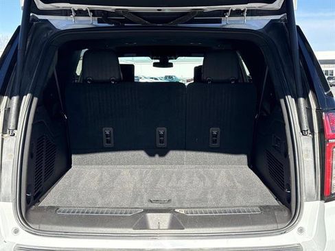 Used 2021 Chevrolet Suburban Z71 w/ Luxury Package image 8