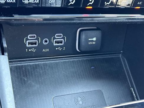 Used 2023 Jeep Grand Cherokee Altitude AWD/4WD image 24
