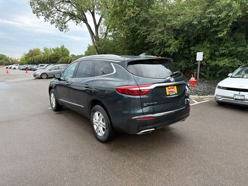Used 2021 Buick Enclave Essence w/ Sound and Sites Package AWD/4WD image 3
