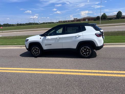 New 2026 Jeep Compass Trailhawk AWD/4WD image 8