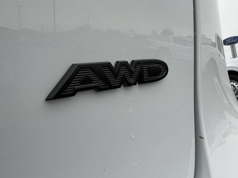 New 2026 Chrysler Pacifica Select AWD/4WD image 8