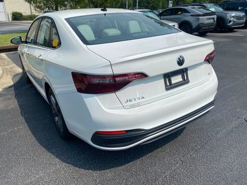 Used 2023 Volkswagen Jetta SE FWD image 10
