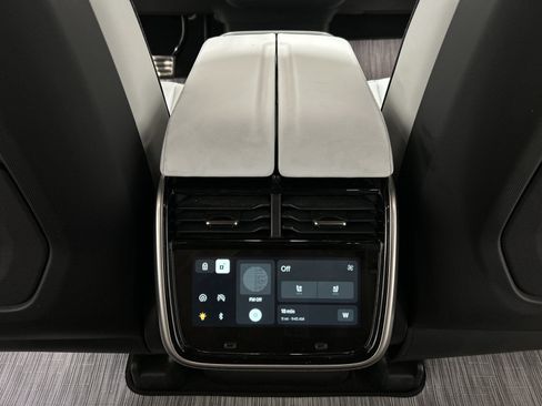 Used 2024 Rivian R1S Adventure AWD/4WD image 30