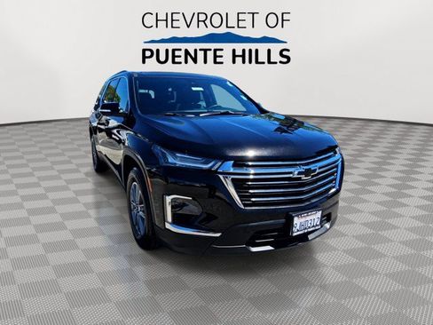 Used 2023 Chevrolet Traverse LT FWD image 2
