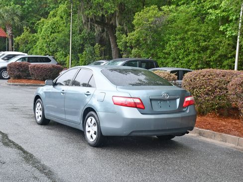 Used 2009 Toyota Camry LE FWD image 3