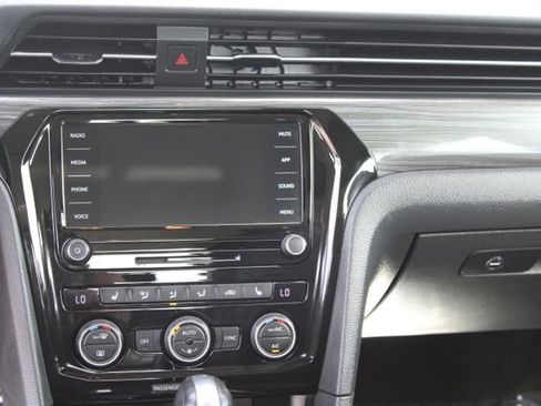 Used 2020 Volkswagen Passat 2.0T R-Line image 15