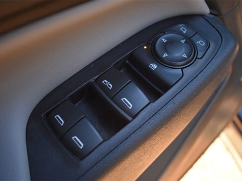 Used 2020 Chevrolet Equinox LS w/ LS Convenience Package image 23