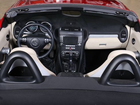 Used 2005 Mercedes-Benz SLK 350 w/ Entertainment Pkg image 4