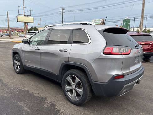 Used 2019 Jeep Cherokee Limited w/ Luxury Group FWD image 7