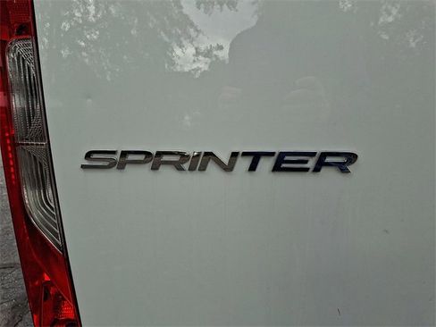 Used 2025 Mercedes-Benz Sprinter 2500 image 28