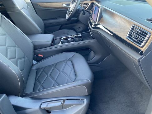 New 2026 Volkswagen Atlas SE image 8