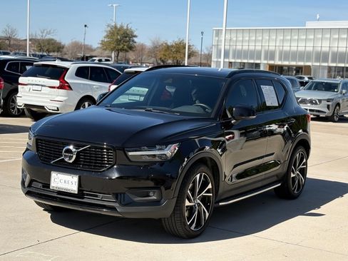 Used 2022 Volvo XC40 T5 R-Design w/ Advanced Package image 2