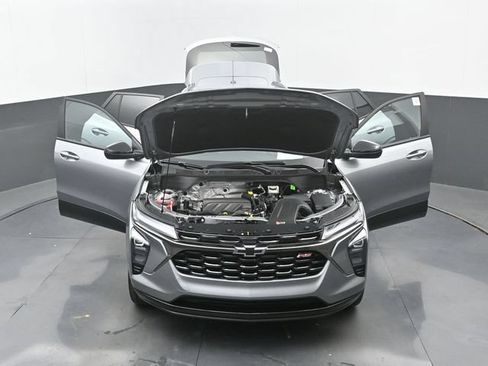 Used 2026 Chevrolet Trax RS w/ Sunroof Package FWD image 34