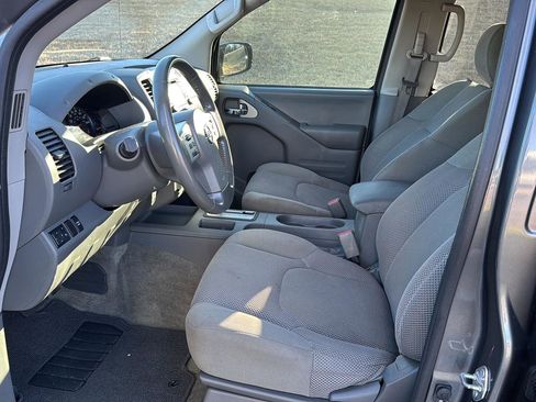 Used 2018 Nissan Frontier SV w/ Value Truck Package image 8