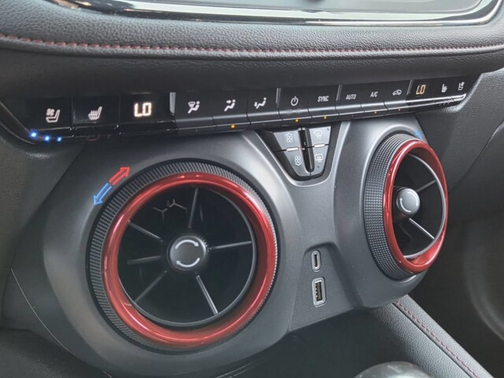 Used 2021 Chevrolet Blazer RS w/ Enhanced Convenience Package FWD image 23