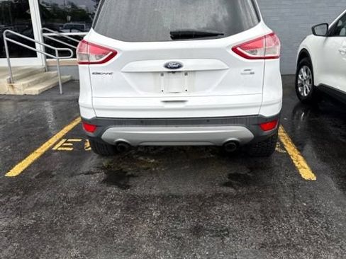 Used 2016 Ford Escape SE w/ SE Leather Comfort Package AWD/4WD image 2