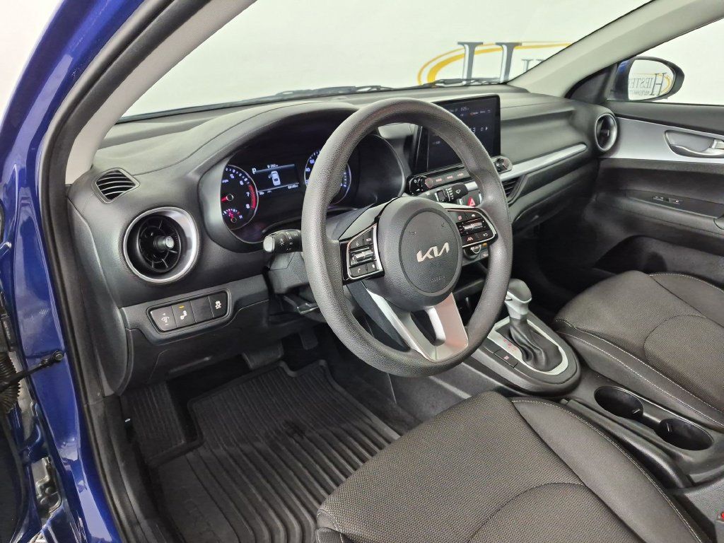 Used 2023 Kia Forte LXS w/ LXS Technology Package FWD image 17