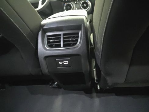 Used 2025 Chevrolet Blazer LT FWD image 9