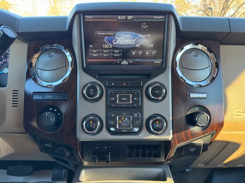 Used 2015 Ford F450 Lariat w/ Lariat Interior Package image 23