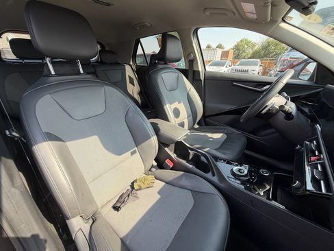 Used 2023 Kia Niro EX w/ EX Cold Weather Package FWD image 5