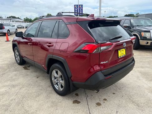 Used 2024 Toyota RAV4 LE AWD/4WD image 5