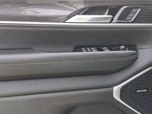 Used 2024 Jeep Wagoneer 4WD w/ Premium Group I image 14