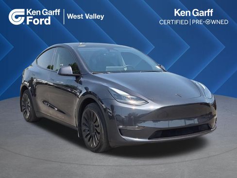 Used 2024 Tesla Model Y Long Range AWD/4WD image 1