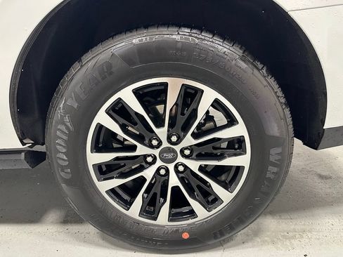 Used 2025 Ford Expedition Platinum AWD/4WD image 65