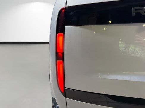 Certified 2025 Land Rover Range Rover SE AWD/4WD image 10