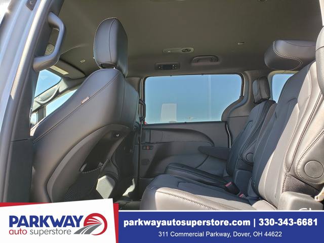 New 2026 Chrysler Pacifica Select AWD/4WD image 15