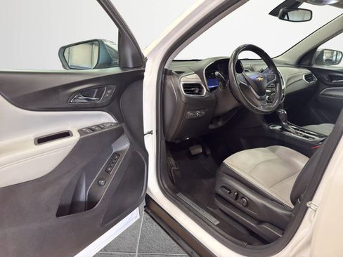 Used 2019 Chevrolet Equinox Premier image 12