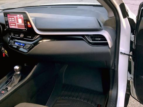 Used 2021 Toyota C-HR LE image 17