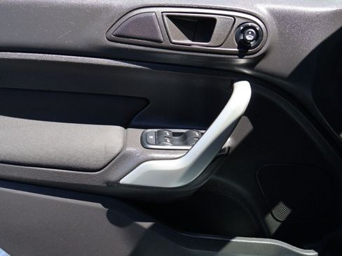 Used 2012 Ford Fiesta SE FWD image 11