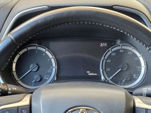 Used 2023 Toyota Highlander XLE FWD image 12