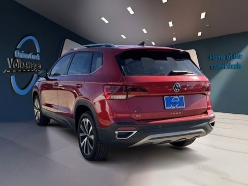 New 2024 Volkswagen Taos SE image 8