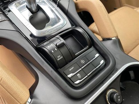 Used 2015 Porsche Cayenne S image 24
