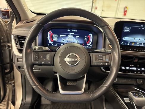 Used 2022 Nissan Rogue Platinum w/ Head-Up Display Package image 31