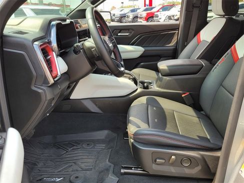 Certified 2024 GMC Canyon AT4X image 3