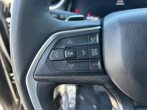 Used 2024 Jeep Grand Cherokee Limited RWD image 22