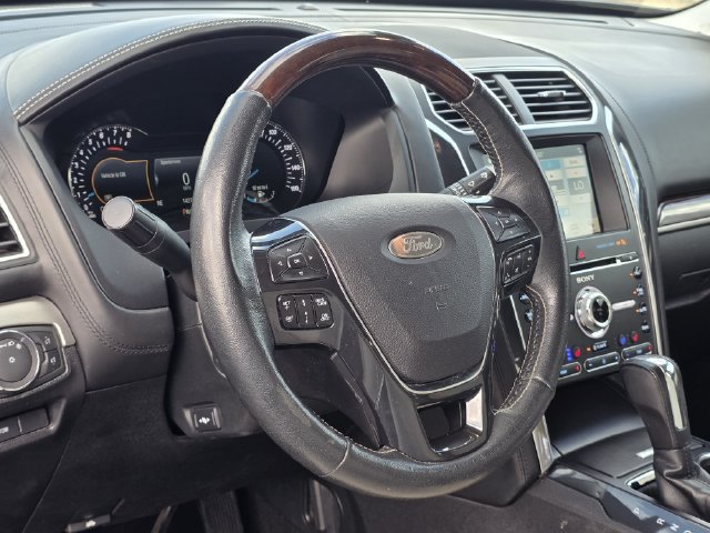 Used 2018 Ford Explorer Platinum AWD/4WD image 29