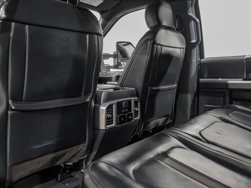 Used 2022 Ford F250 Platinum w/ FX4 Off-Road Package AWD/4WD image 39