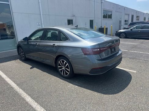 Used 2025 Volkswagen Jetta SE w/ Sunroof Package FWD image 3